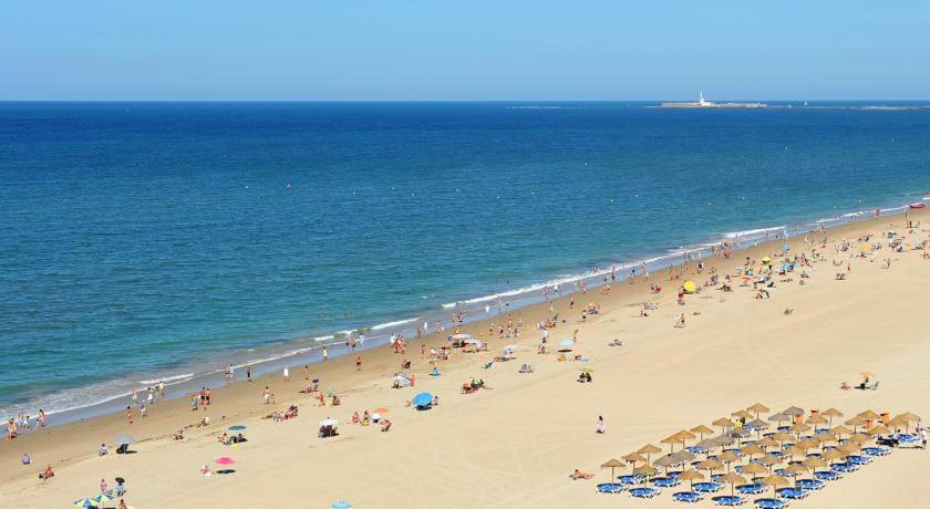 Hidden Gem Playa Helios Con Ascensor & Parking Apartment Cadiz Exterior photo
